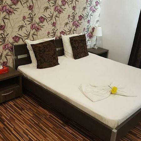 Hotel Viva Плоешти Экстерьер фото