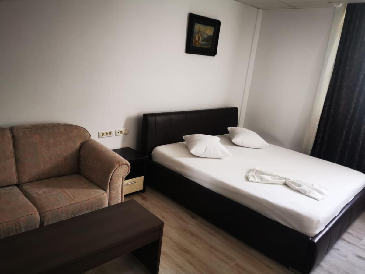 Hotel Viva Плоешти Экстерьер фото