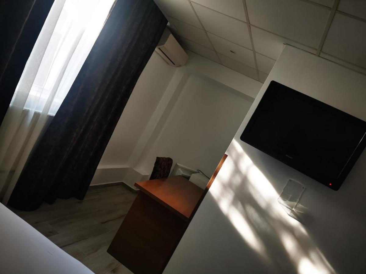 Hotel Viva Плоешти Экстерьер фото