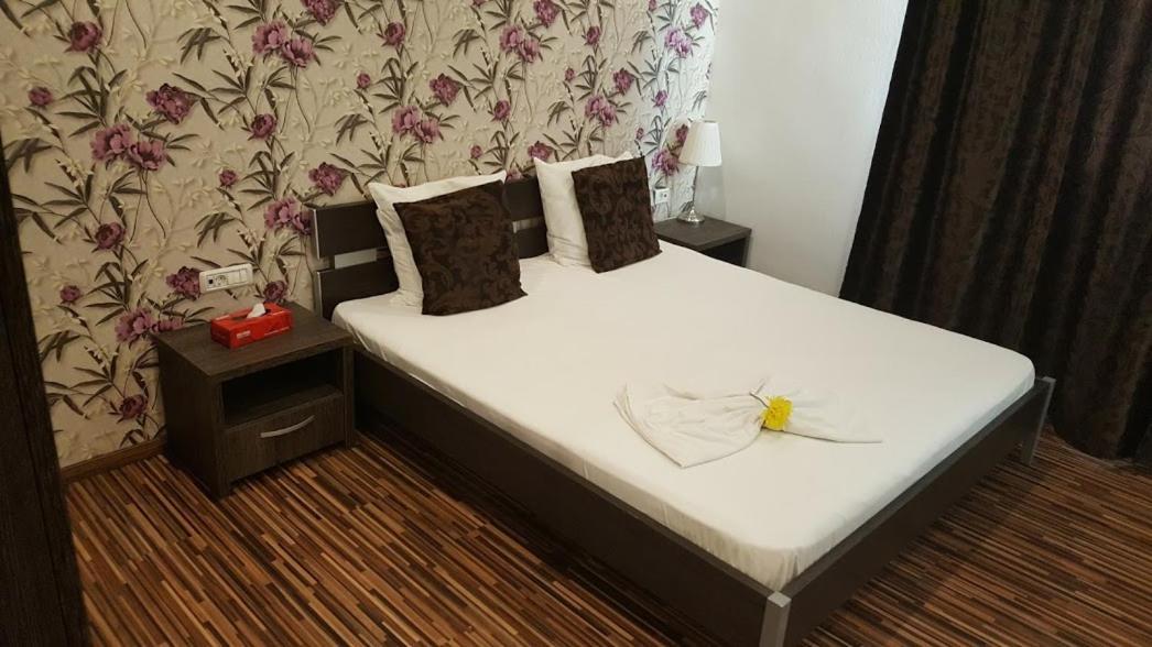 Hotel Viva Плоешти Экстерьер фото