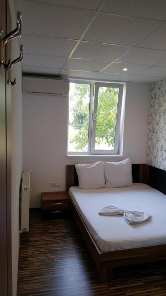 Hotel Viva Плоешти Экстерьер фото