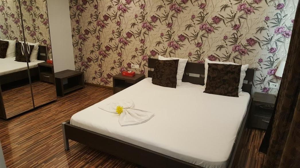 Hotel Viva Плоешти Экстерьер фото