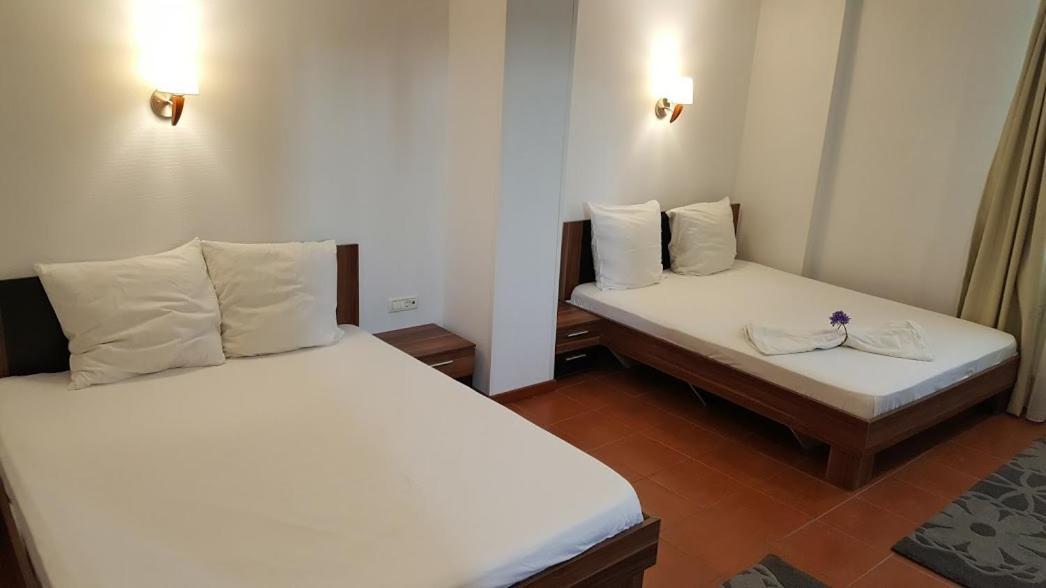 Hotel Viva Плоешти Экстерьер фото